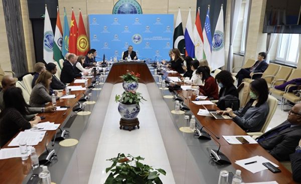 上海合作组织秘书长张明同上合组织媒体俱乐部成员举行见面会